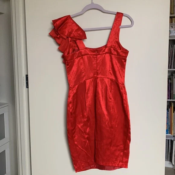 Cue red dress - Picture 4 of 9